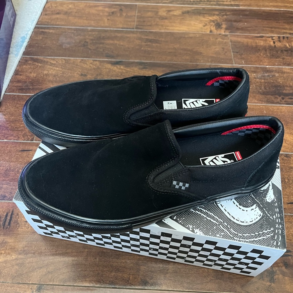 NWT- Vans suede black on black - worn once- mens size 12